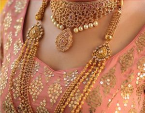 भर्खरै हिजो मात्र घटेको सुनको भाउ फेरी आज एक्कासी आकसियो ।